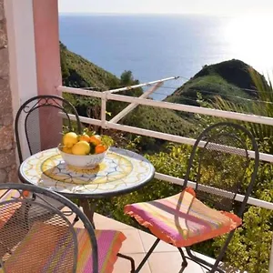 villa-kate.taorminaitalyhotels.com/